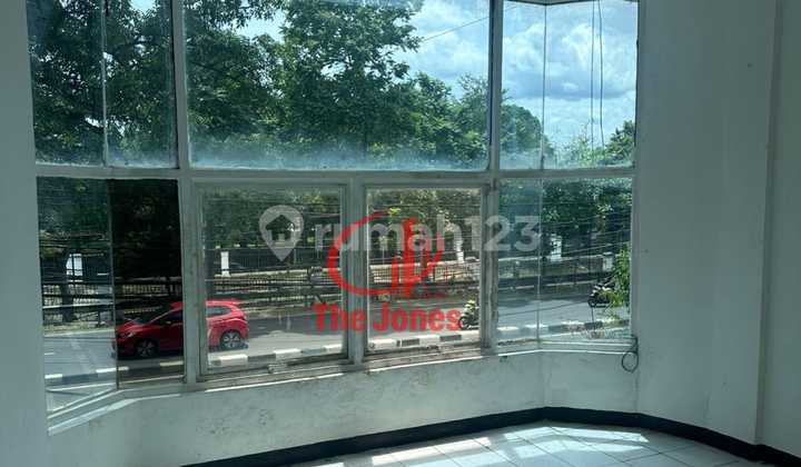 4-Storey Shop House in Pasar Minggu, Freehold Title, Ready to Occupy and Flood-Free. 2