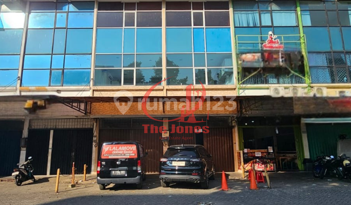 Flood-Free Commercial Building, 4 Floors, Freehold Certificate, Move-In Ready