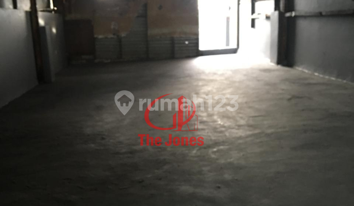 Ready to Occupy, Shophouse, 3 Floors, Freehold Title, Flood-Free 2