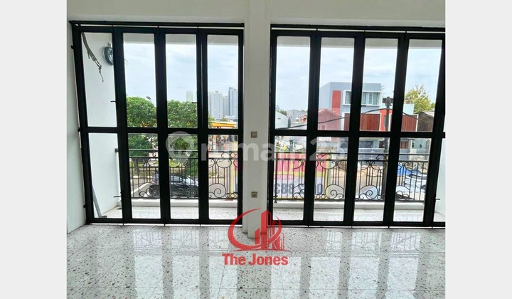 For Rent: 2-Story Shop House, Affordable, Move-In Ready, Kemanggisan Area 2