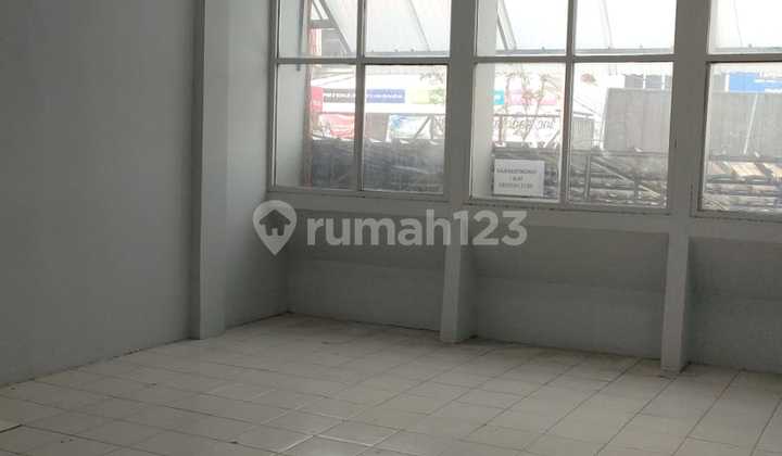 Nice 3-Storey Strategic Shop House  Suitable for Office