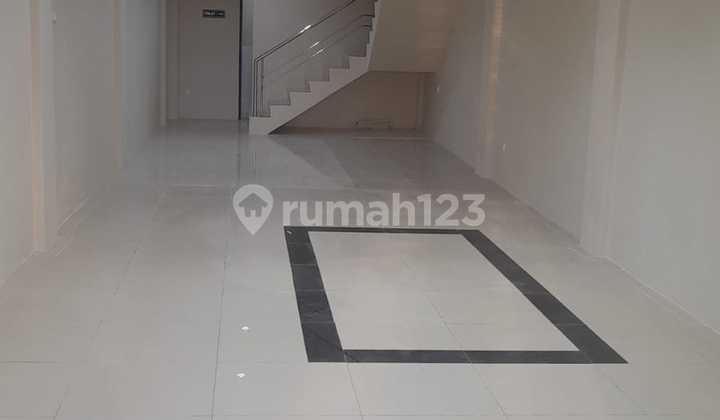 DIJUAL CEPAT RUKO 3 1/2 LANTAI BARU RENOVASI DI SEKITARAN DAERAH KEBAYORAN LAMA  JAKARTA SELATAN 