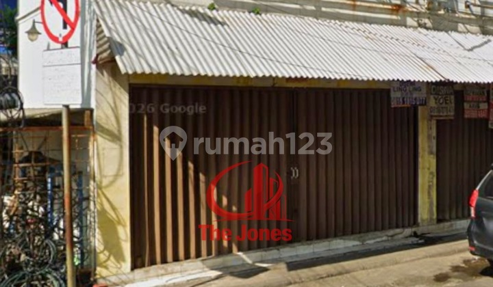 For Sale: A well-located shop ready for occupancy West Jakarta Area Dgg01-0594Jb
Wait, there is no 'for sale' or 'for rent' prompt here. 
But the original Indonesian prompt says 'Disewakan', which means 'FOR RENT'.
So the translation must be: 

For Rent: Move-in Ready Shop in West Jakarta Area Dgg01-0594Jb 1