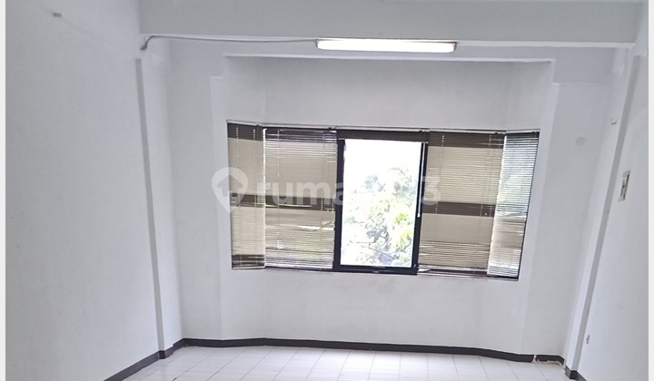 For Rent Strategic Shop House Area in Tanah Abang, Central Jakarta 2