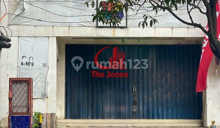 Disewakan Siap Huni, Ruko, 3 Lantai Lokasi Strategis Dgg01-0313Jt
