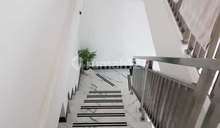 Dijual Rumah Pulo Asem Rawamangun 3½ Lantai Furnished Cantik Rapi