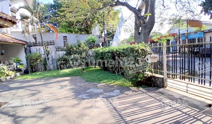 Classic Building House, Strategic, In the City Center, Zero Main Road, Suitable for Both Residence and Business, Spacious Yard 2