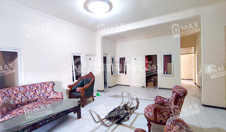 Many Rooms House, Bunga-bunga Street Area, Near Suhat Street, Close to UB and Polinena Campuses, Suitable for Rental Business 2