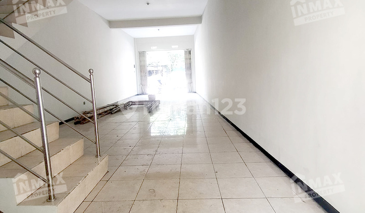 Strategically Located Shop House, Close to Tawangmangu Market, Suitable for Business, with Backyard 2