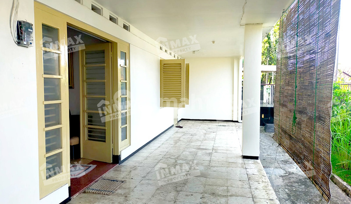 Comfortable House In The Islands Area, Original Old Dutch Building, Well Maintained, Move-In Ready Near RSI And The Main Market. 2