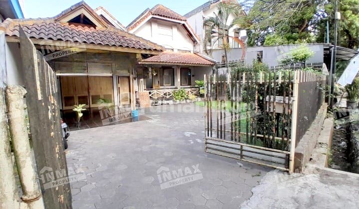 Classic Building House, Strategic, In the City Center, Zero Main Road, Suitable for Both Residence and Business, Spacious Yard Classic Building House, Strategic, In the City Center, Zero Main Road, Suitable for Both Residence and Business, Spacious Yard