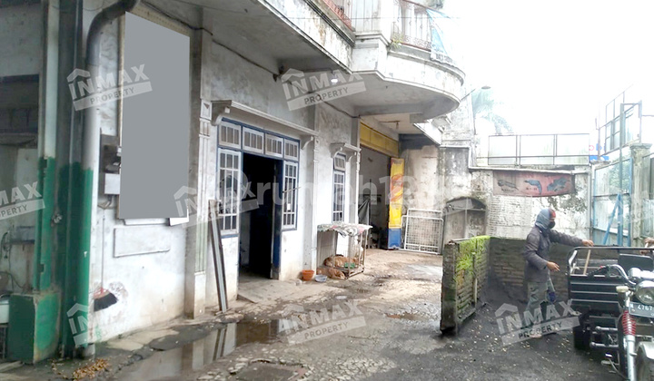 Warehouse and House in Pakis Area, Zero Main Road, Suitable for Business and Residence, Busy Traffic, Also for Sale 1.6 M 2