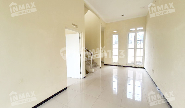 Minimalist House. Tasikmadu Area, Wide Street Row, One Gate System, Safe Neighborhood. 2