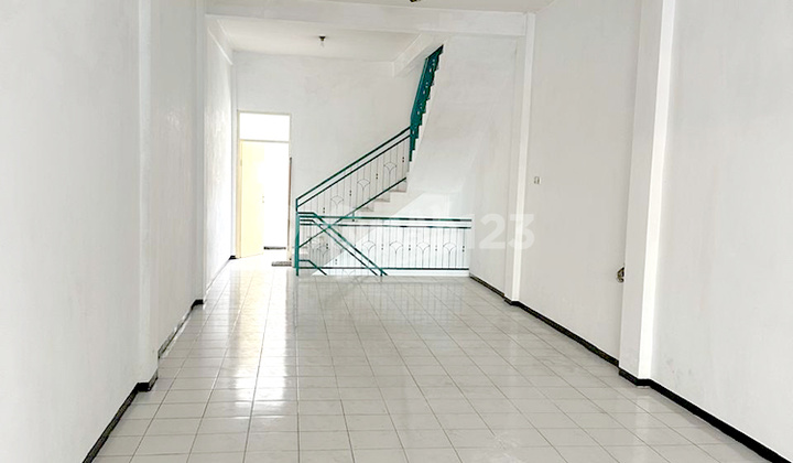 2.5-Storey Shop House, Strategic Location, Oro-Orodowo Area, Busy Traffic, Suitable for Business 2