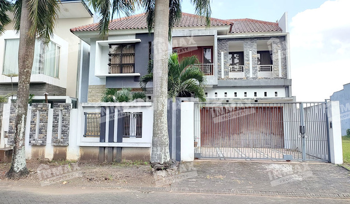 Rumah 2 Lantai, Jual, Lokasi Araya, Jalan Kembar, Bangunan Terawat, Kayu Jati, Hunian Nyaman Lingkungan Aman Rumah 2 Lantai, Jual, Lokasi Araya, Jalan Kembar, Bangunan Terawat, Kayu Jati, Hunian Nyaman Lingkungan Aman