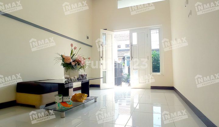 House in Sawojajar, Well-Maintained Building, Close to UNM, Near Toll Exit, Near Market. 2