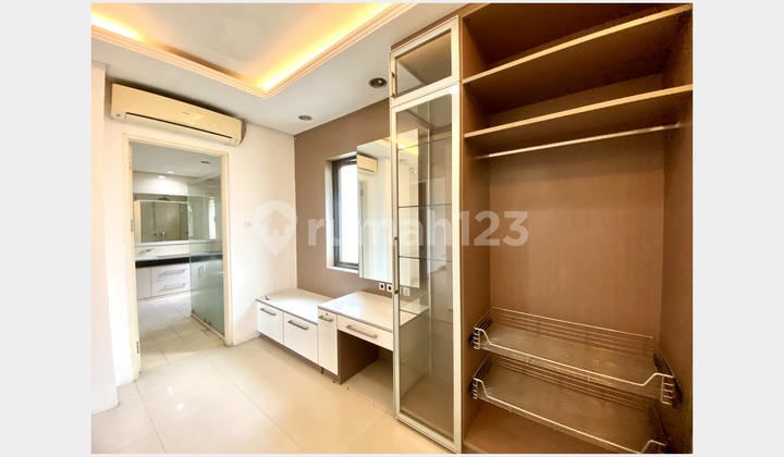 Rumah 4 Lantai Semi Furnished Siap Huni Perumahan Elite Kemayoran