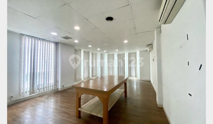 4-Storey Ready-to-Use Corner Shop House in Mangga Dua 2