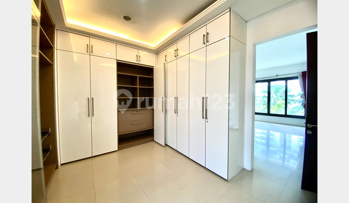 Rumah 4 Lantai Semi Furnished Siap Huni Perumahan Elite Kemayoran 2