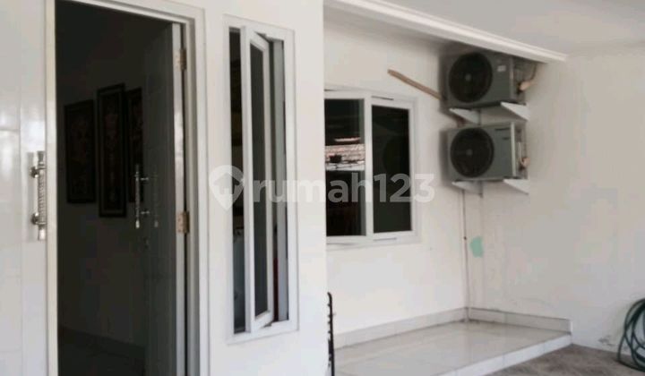 Quick Sale: Ready-to-Occupy Single-Story House in Sector 4, Bintaro Jaya.