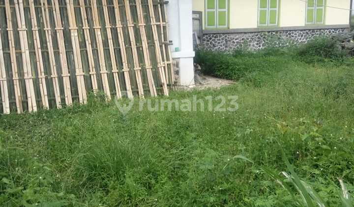 Land on Jl. Gandasari Cikambuy. Banyusari Village. Katapang District. Bandung Regency.