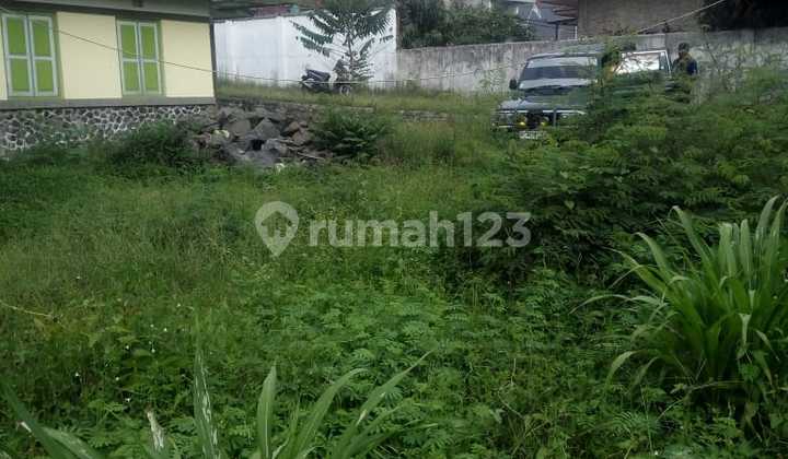 Land on Jl. Gandasari Cikambuy. Banyusari Village. Katapang District. Bandung Regency.