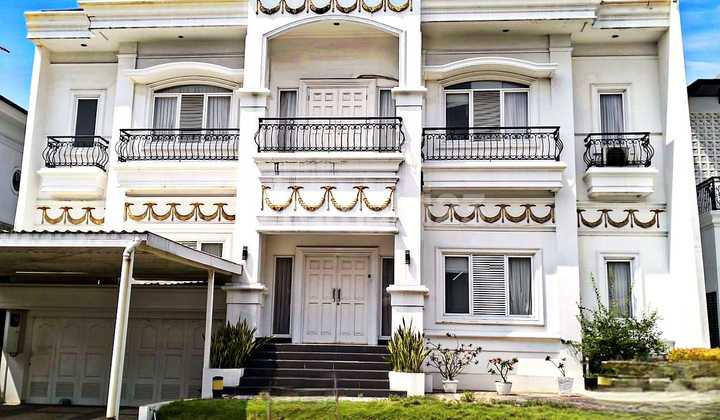 House for Sale with Classic Ambiance, Swimming Pool in Legenda Wisata.