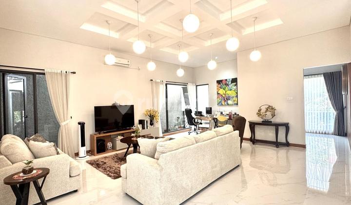 For Sale: Charming 2-Story House in Centul Location 2