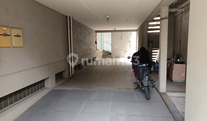 Rumah Bagus Design Arsitek Terkenal di Pulomas Siap Huni dan Murah ! 2