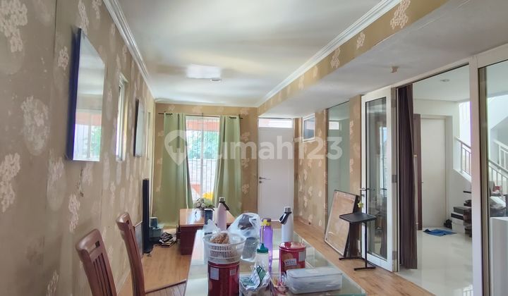 Rumah Siap Huni dengan Taman yang Cantik