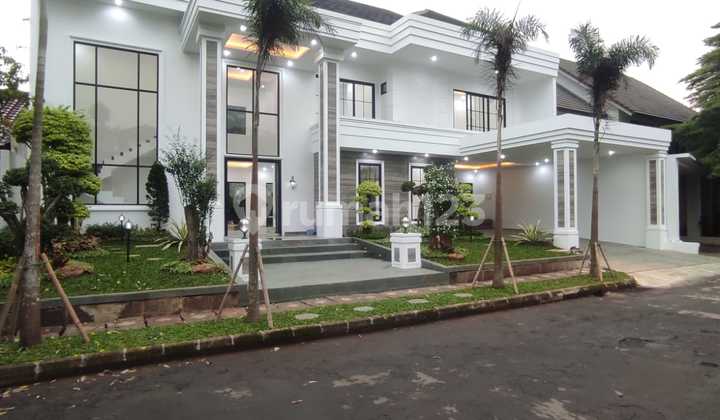 Rumah Mewah dengan Swimming Pool di Riverpark Sektor 7 Bintaro