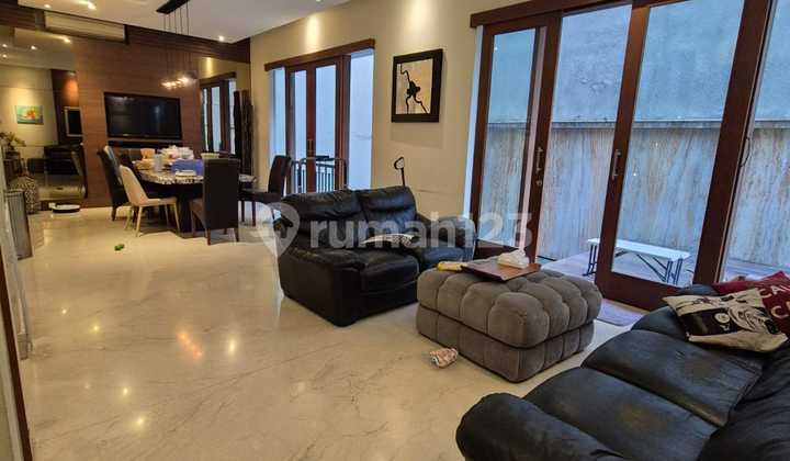 Rumah Mewah dengan Swimming Pool di Fatmawati Jakarta Selatan