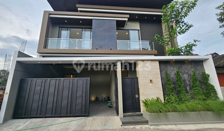 Rumah Mewah Dekat Bandara Adisucipto dan Gerbang Tol Purwomartani