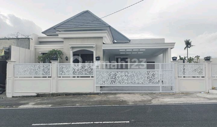 Rumah Cantik Furnished Halaman Luas Jl Besi Jangkang Sleman