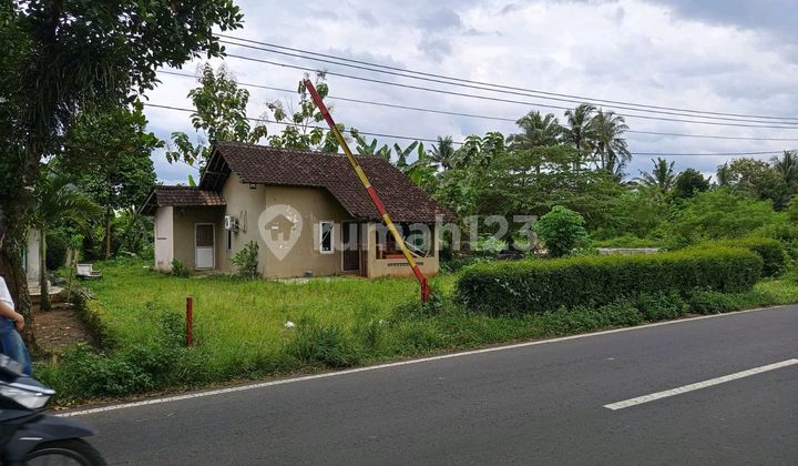 Bonus Land with Habitable House in Sraten Area, Mertoyudan, Magelang