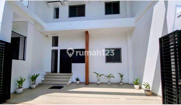 Rumah 3 Lantai Mewah Dengan Kolam Renang Di Mertoyudan Magelang 1