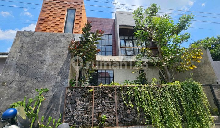 Rumah Estetik Industrial 3 Lantai View Merapi Maguwoharjo Sleman