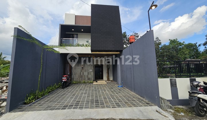 Rumah Mewah Furnished Dekat Uii Jlkaliurang Tajem Ngaglik Sleman