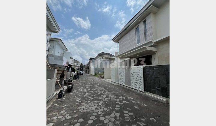 Luxurious 2-Story House in Jambon Street Subdivision Near Jogja City 2