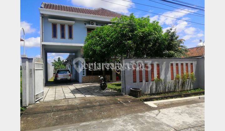 READY-TO-OCCUPY HOUSE WITH SPACIOUS YARD, WEST OF TUGU JOGJA, NOGOTIRTO, SLEMAN 2