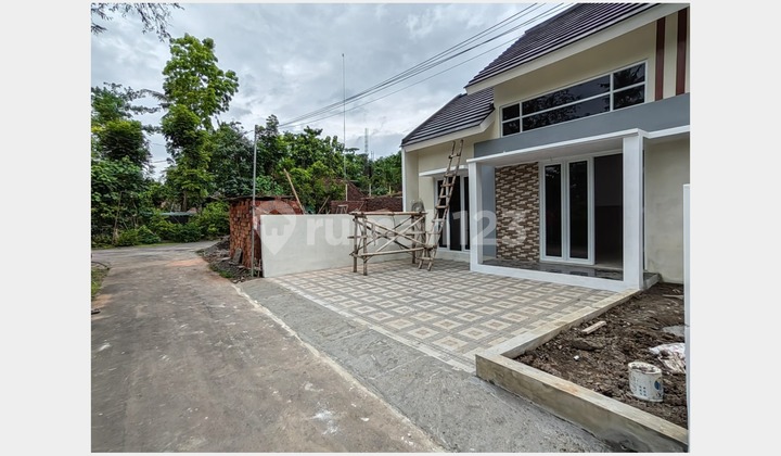 COMFORTABLE RESIDENCE IN MOYUDAN SLEMAN STRATEGIC LOCATION SERENE ENVIRONMENT