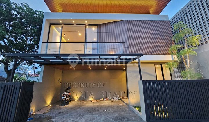 Rumah Mewah Furnished Private Pool Jalan Stadion Maguwoharjo