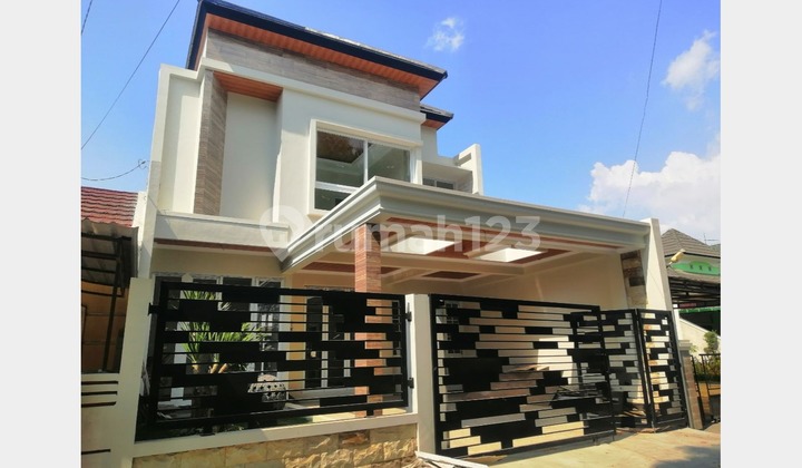 Rumah Mewah dengan Kolam Renang Jalan Palagan Km 8 Ngaglik Sleman 2