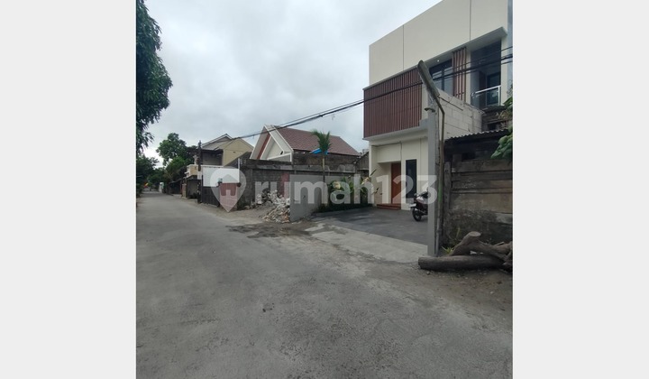 Rumah Modern Kontemporer Utara Jogja Bay Maguwoharjo Sleman 2