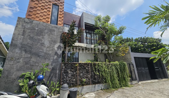 Aesthetic Industrial 3-Story House with Merapi View in Maguwoharjo, Sleman 2