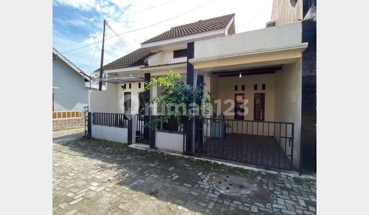 RUMAH MODERN MINIMALIS HOOK DALAM CLUSTER DEKAT UMY KASIHAN