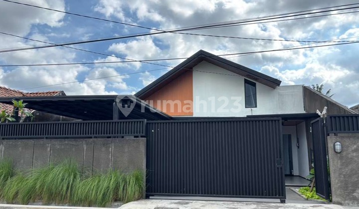 Beautiful House with Spacious Yard on Jalan Kaliurang Near UII Sleman 2