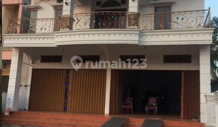 Strategic 2-Story House on the Main Road - South Ring Road Jambi 1