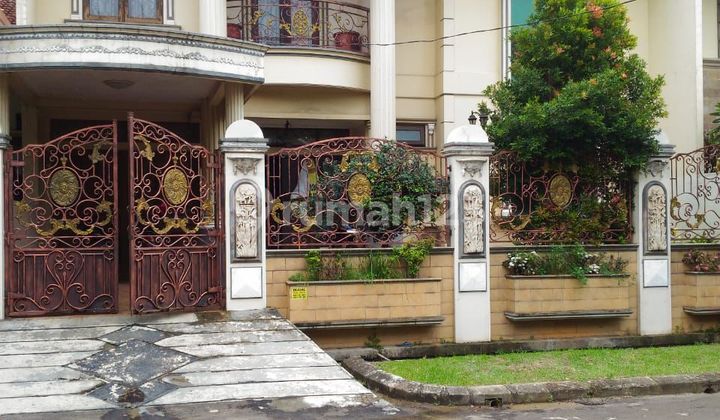 Rumah Mewah 2.5 Lantai Di Kemang Pratama Bekasi