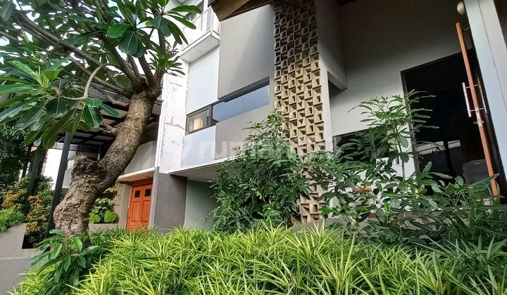 Rumah Unik Bebas Banjir Di Dekat Tol Jatiwarna